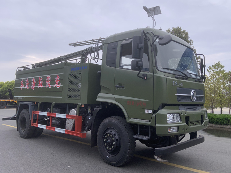 東風天錦四驅(qū)光伏板清洗車