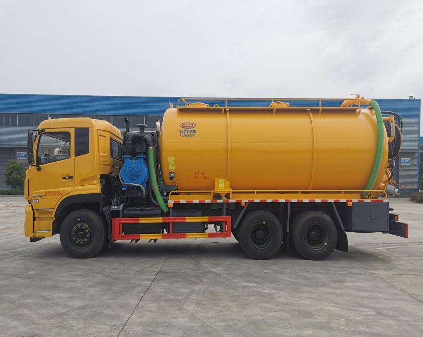 天龍后八輪清洗吸污車(chē)