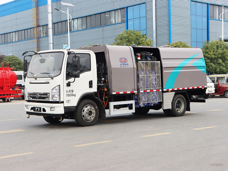 CL5120GQXBEV型純電動(dòng)護(hù)欄清洗車(chē)