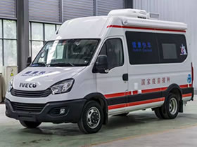 依維柯移動(dòng)式疫苗接種車，可下鄉(xiāng)鎮(zhèn)
